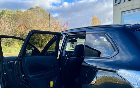 Mitsubishi Outlander III рестайлинг 3, 2013 год, 1 300 000 рублей, 9 фотография