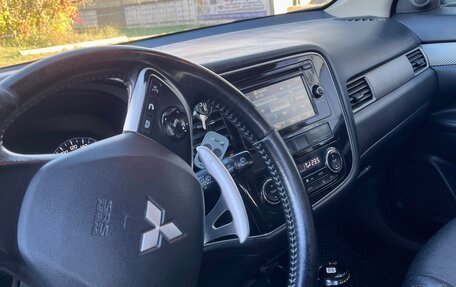 Mitsubishi Outlander III рестайлинг 3, 2013 год, 1 300 000 рублей, 11 фотография