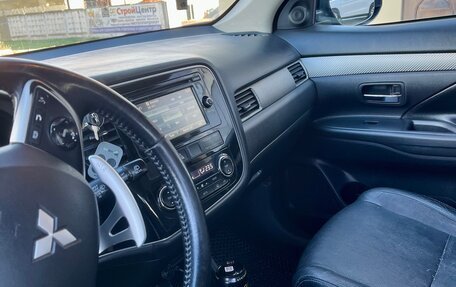 Mitsubishi Outlander III рестайлинг 3, 2013 год, 1 300 000 рублей, 10 фотография