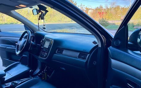 Mitsubishi Outlander III рестайлинг 3, 2013 год, 1 300 000 рублей, 16 фотография