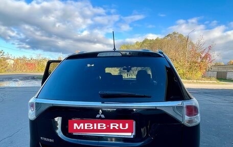 Mitsubishi Outlander III рестайлинг 3, 2013 год, 1 300 000 рублей, 19 фотография