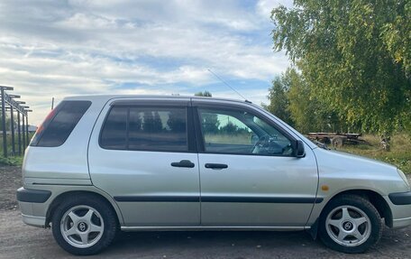 Toyota Raum I, 2001 год, 379 000 рублей, 3 фотография