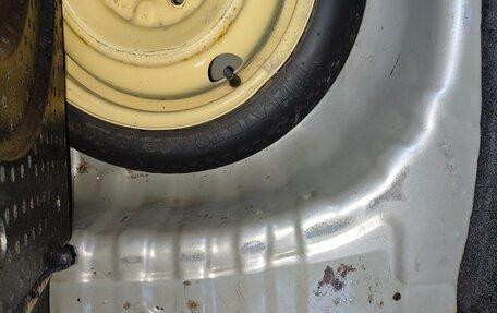 Toyota Raum I, 2001 год, 379 000 рублей, 13 фотография