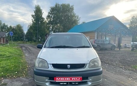 Toyota Raum I, 2001 год, 379 000 рублей, 2 фотография