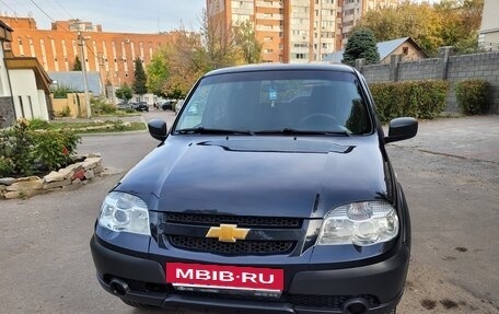 Chevrolet Niva I рестайлинг, 2018 год, 748 000 рублей, 2 фотография