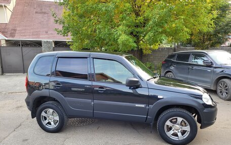 Chevrolet Niva I рестайлинг, 2018 год, 748 000 рублей, 4 фотография