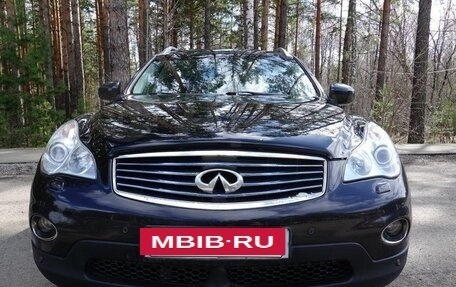 Infiniti QX50 I рестайлинг, 2015 год, 2 200 000 рублей, 3 фотография