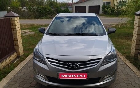 Hyundai Solaris II рестайлинг, 2015 год, 1 100 000 рублей, 1 фотография