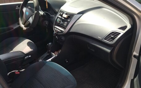 Hyundai Solaris II рестайлинг, 2015 год, 1 100 000 рублей, 5 фотография