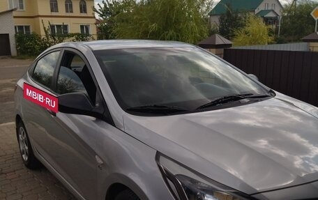 Hyundai Solaris II рестайлинг, 2015 год, 1 100 000 рублей, 9 фотография