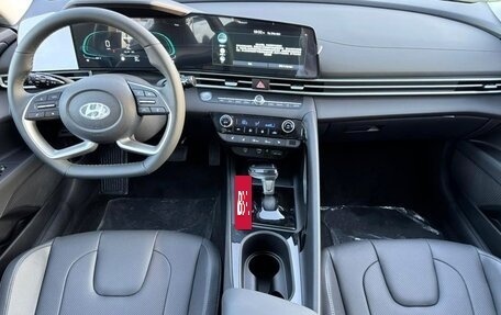 Hyundai Elantra, 2025 год, 2 585 000 рублей, 33 фотография