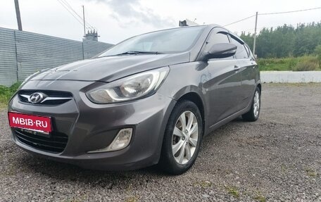 Hyundai Solaris II рестайлинг, 2011 год, 750 000 рублей, 3 фотография