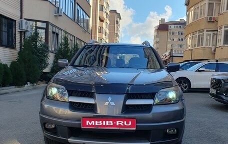 Mitsubishi Outlander III рестайлинг 3, 2005 год, 690 000 рублей, 1 фотография
