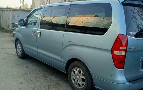 Hyundai Grand Starex Grand Starex I рестайлинг 2, 2011 год, 1 300 000 рублей, 2 фотография