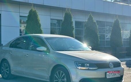 Volkswagen Jetta VI, 2013 год, 945 000 рублей, 1 фотография