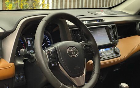 Toyota RAV4, 2017 год, 2 465 000 рублей, 14 фотография