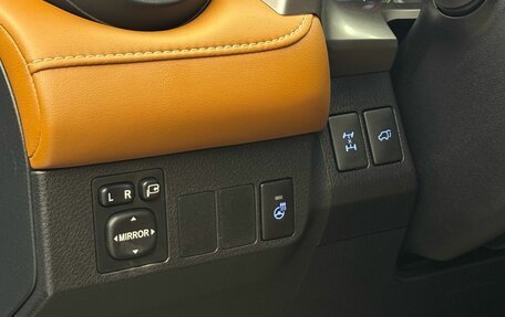 Toyota RAV4, 2017 год, 2 465 000 рублей, 12 фотография