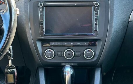 Volkswagen Jetta VI, 2013 год, 945 000 рублей, 11 фотография