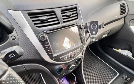 Hyundai Solaris II рестайлинг, 2011 год, 450 000 рублей, 6 фотография