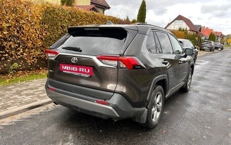 Toyota RAV4, 2019 год, 2 900 000 рублей, 4 фотография