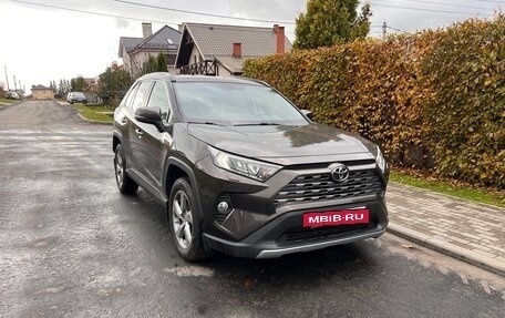 Toyota RAV4, 2019 год, 2 900 000 рублей, 2 фотография