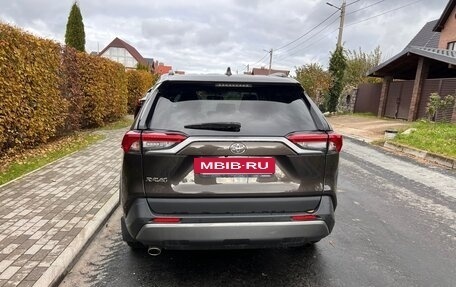 Toyota RAV4, 2019 год, 2 900 000 рублей, 5 фотография