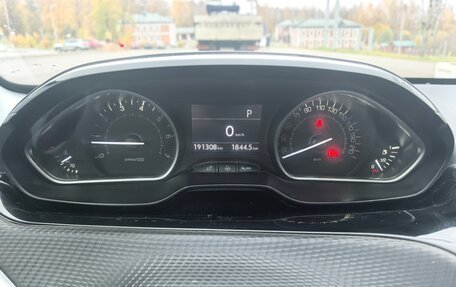 Peugeot 2008 II, 2013 год, 880 000 рублей, 21 фотография