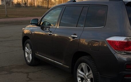 Toyota Highlander III, 2012 год, 2 200 000 рублей, 6 фотография