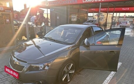 Chevrolet Cruze II, 2010 год, 875 000 рублей, 6 фотография