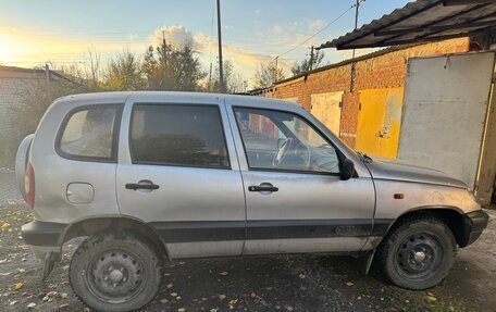 Chevrolet Niva I рестайлинг, 2004 год, 200 000 рублей, 1 фотография