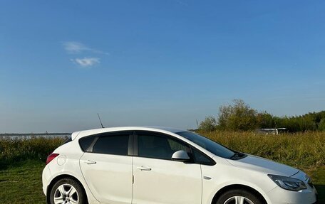 Opel Astra J, 2012 год, 800 000 рублей, 2 фотография