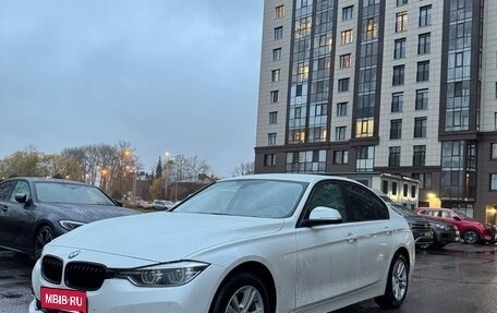 BMW 3 серия, 2018 год, 1 850 000 рублей, 10 фотография