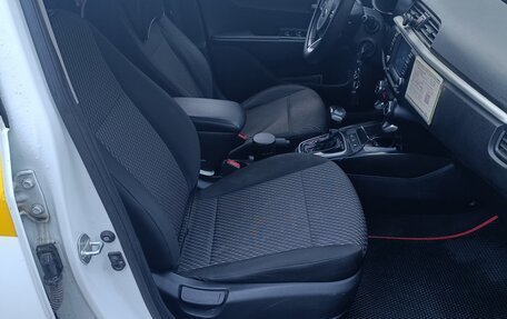 KIA Rio IV, 2018 год, 890 000 рублей, 6 фотография