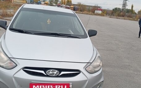 Hyundai Solaris II рестайлинг, 2013 год, 690 000 рублей, 3 фотография