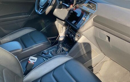 Volkswagen Tiguan II, 2018 год, 2 700 000 рублей, 21 фотография