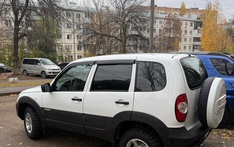 Chevrolet Niva I рестайлинг, 2017 год, 649 000 рублей, 3 фотография