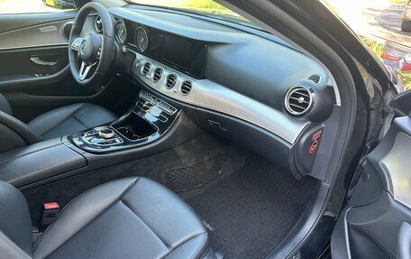 Mercedes-Benz E-Класс, 2019 год, 1 650 000 рублей, 24 фотография