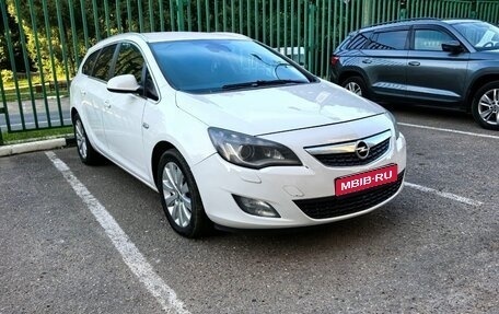Opel Astra J, 2012 год, 590 000 рублей, 1 фотография
