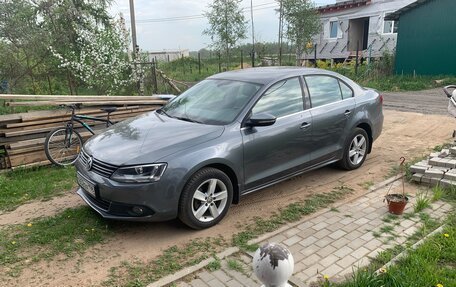 Volkswagen Jetta VI, 2013 год, 950 000 рублей, 3 фотография