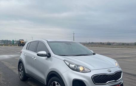 KIA Sportage IV рестайлинг, 2020 год, 2 490 000 рублей, 2 фотография