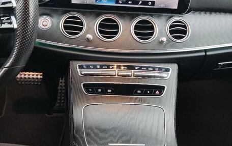 Mercedes-Benz E-Класс, 2021 год, 5 500 000 рублей, 10 фотография