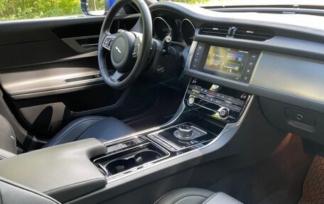 Jaguar XF II, 2016 год, 2 500 000 рублей, 3 фотография