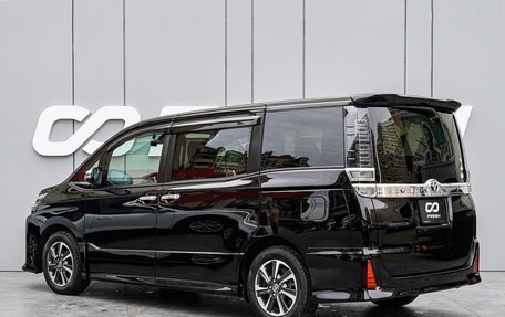 Toyota Voxy III, 2019 год, 2 580 000 рублей, 2 фотография