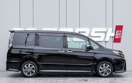 Toyota Voxy III, 2019 год, 2 580 000 рублей, 5 фотография