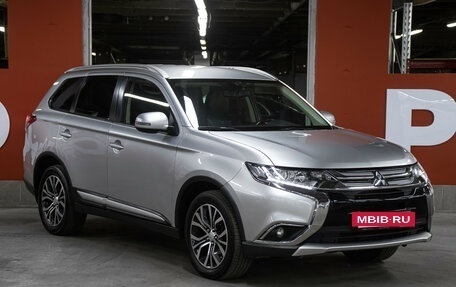 Mitsubishi Outlander III рестайлинг 3, 2016 год, 1 698 000 рублей, 3 фотография