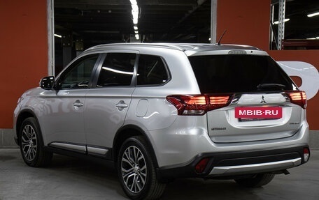 Mitsubishi Outlander III рестайлинг 3, 2016 год, 1 698 000 рублей, 7 фотография