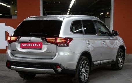 Mitsubishi Outlander III рестайлинг 3, 2016 год, 1 698 000 рублей, 5 фотография