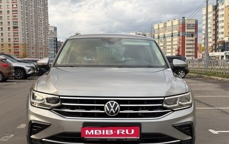Volkswagen Tiguan II, 2021 год, 3 380 000 рублей, 2 фотография