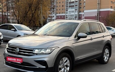 Volkswagen Tiguan II, 2021 год, 3 380 000 рублей, 3 фотография