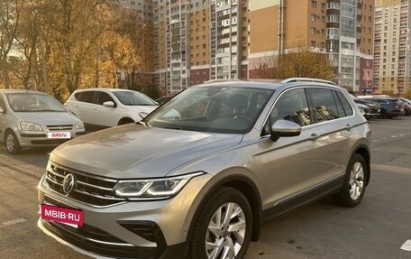 Volkswagen Tiguan II, 2021 год, 3 380 000 рублей, 32 фотография